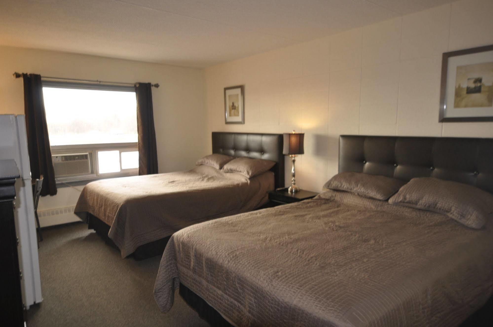 Beaverlodge Motor Inn Ngoại thất bức ảnh